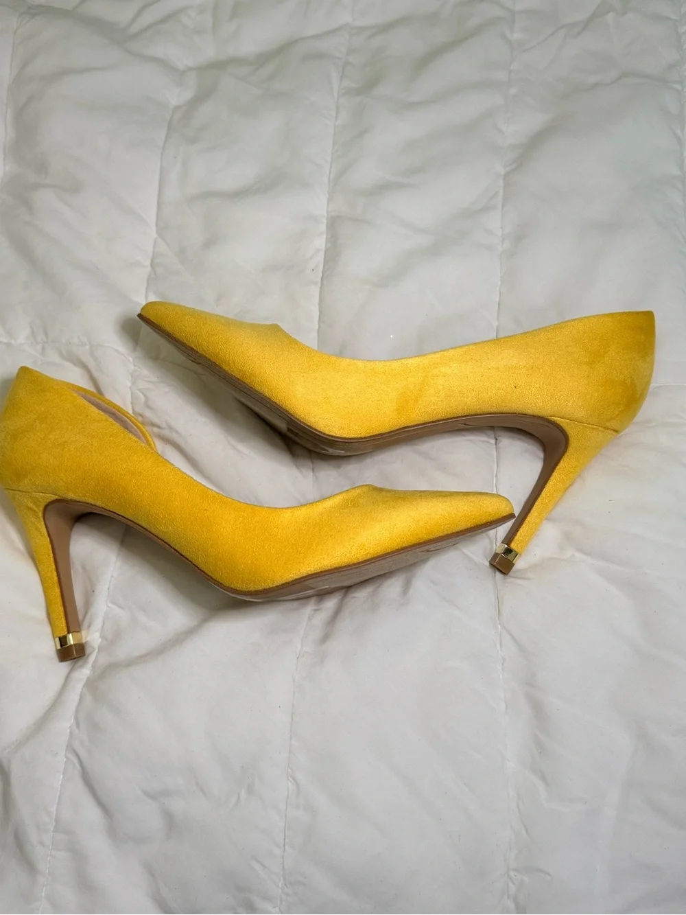 Kelly & Katie Yellow Pointed-Toe Suede Pumps with Mid Heel